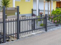 Alustabzaun mit eingebautem Briefkasten